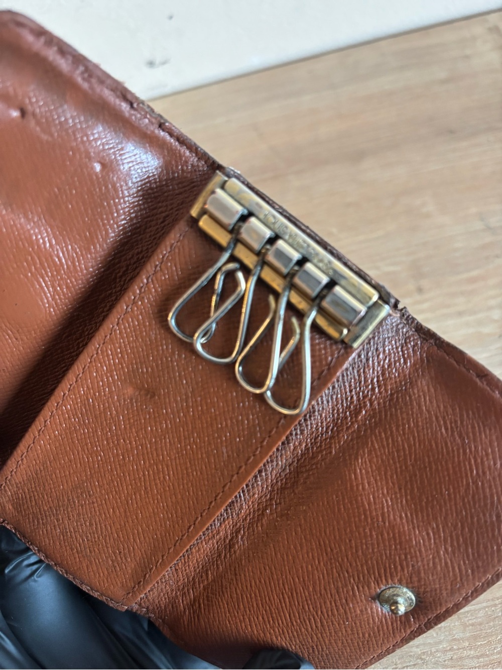 Authentic Louis Vuitton monogram key holder - Picture 5 of 5